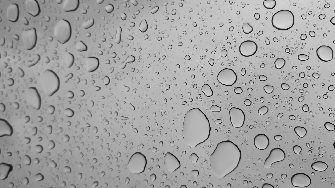 gotas de agua en una superficie