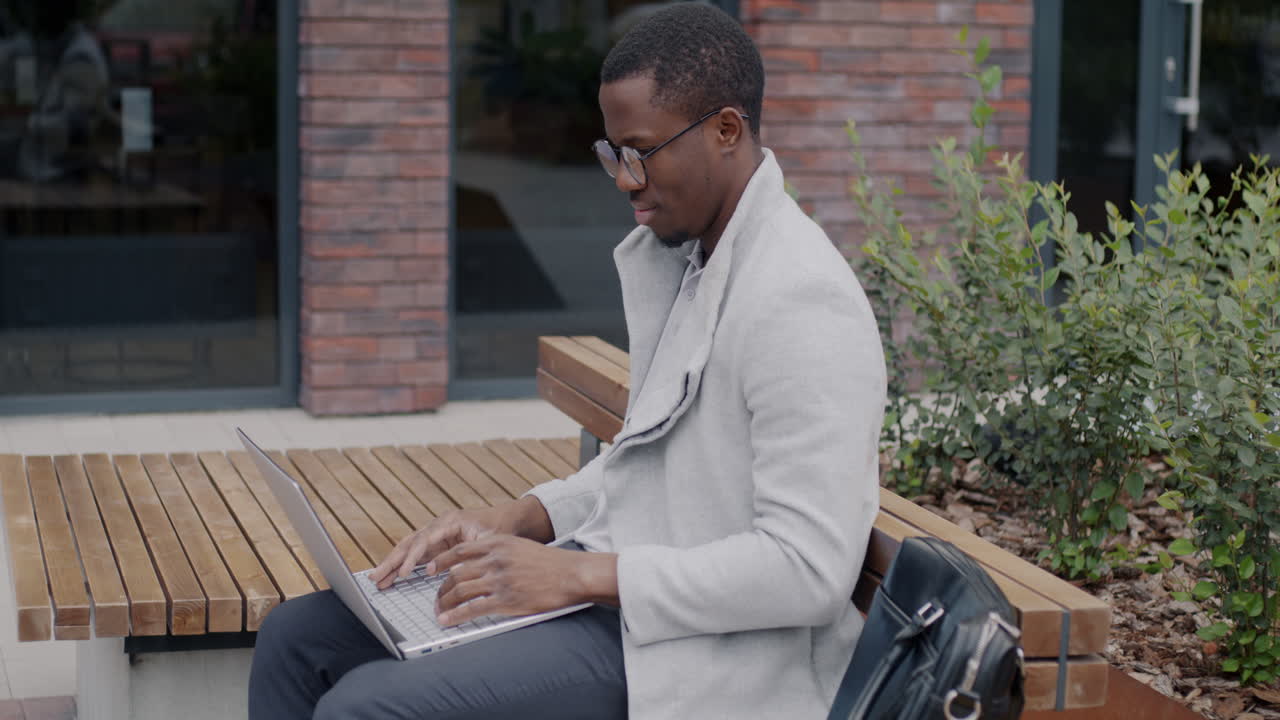 Businessman working on a laptop outdoors