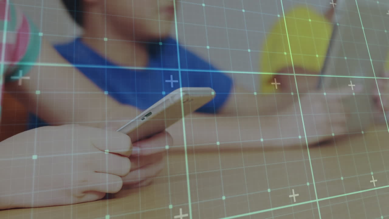 animación de cuadrados que se mueven sobre diversos escolares utilizando teléfonos inteligentes