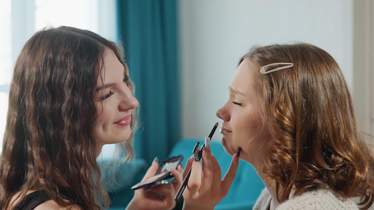 Beauty Guide Session, Friend Demonstrating Makeup Application, Guided Tutorial Showing Makeup Techniques Between Friends, Pair Of Friends Conducting Makeup Skills Demonstration With Tools And Lighting