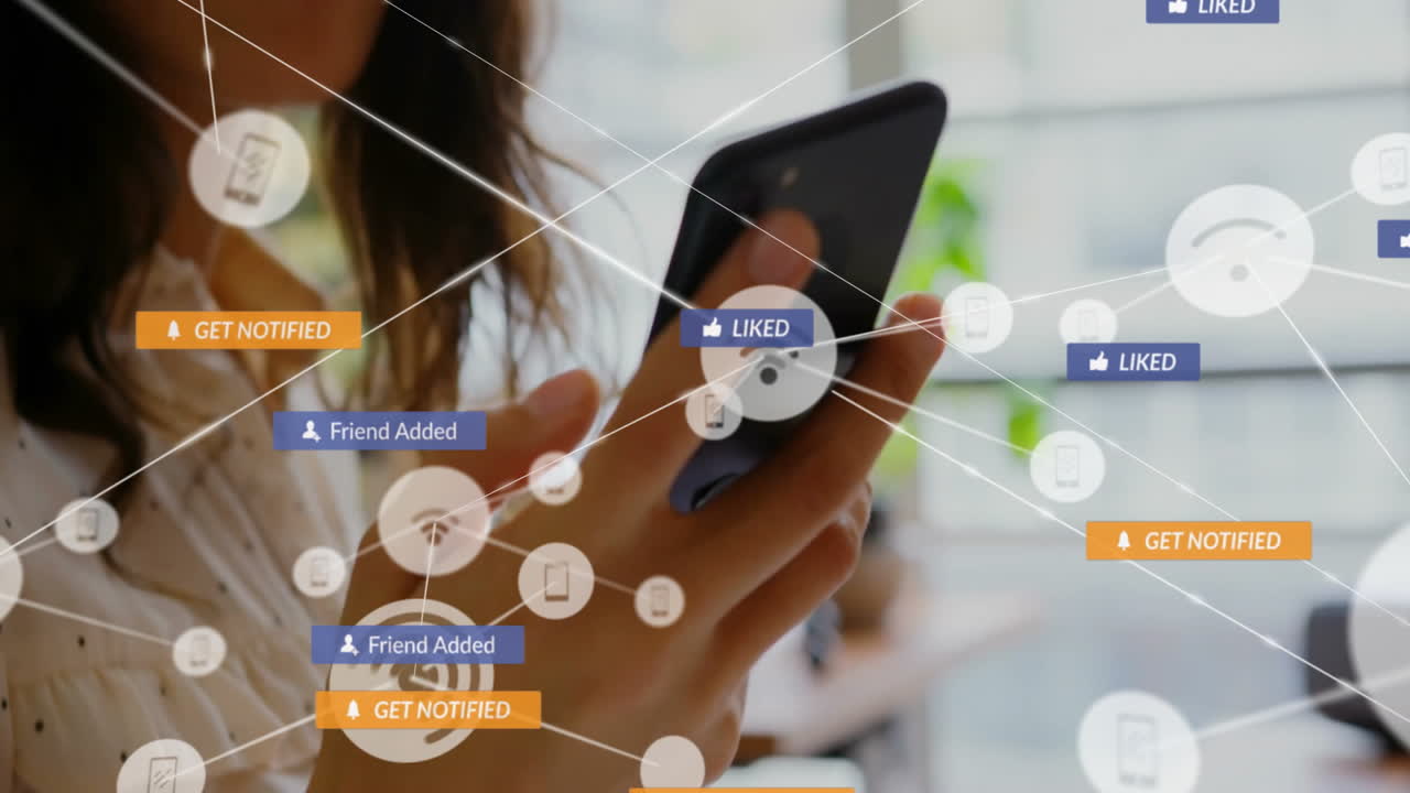 스마트폰을 사용하는 백인 사업가 여성에 대한 텍스트와 단점과 연결 네트워크의 애니메이션