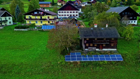 Sonnenkollektoren-Versorgen-Ein-Dorf-In-Österreich-Mit-Strom---Antenne