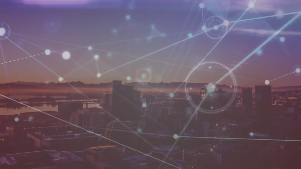 animación de la red de conexiones con senderos de luz sobre el paisaje urbano