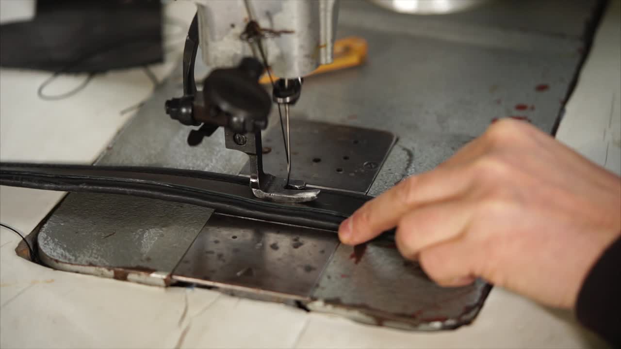 Sewing Leather with a Vintage Sewing Machine