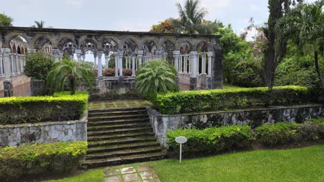 Día-Lluvioso-En-El-Claustro,-Jardines-De-Versalles