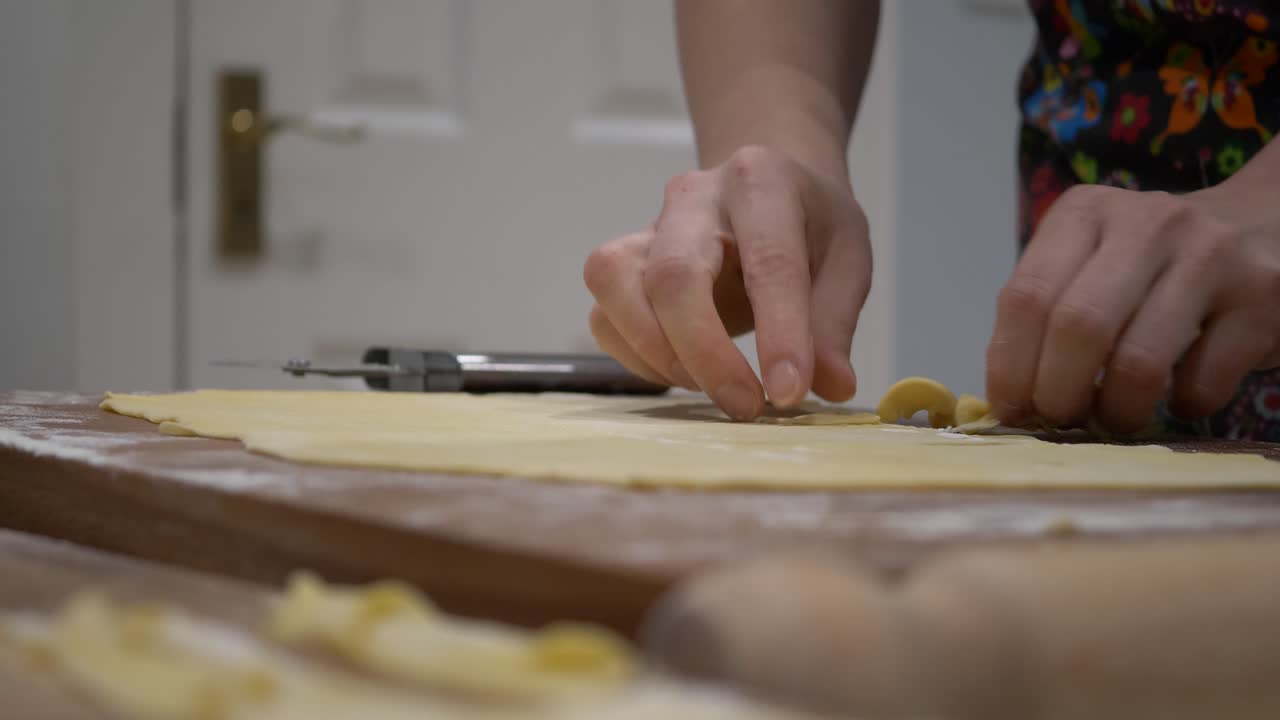 recoger liendres faworki alas polacas el jueves gordo cultura de polonia