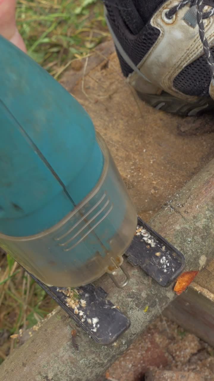 cortar madera con una sierra de calar