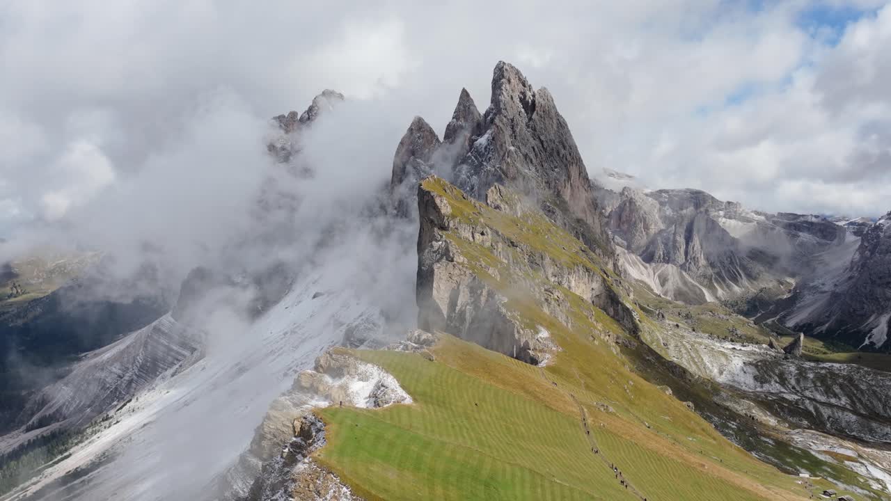 Scenic Mountain Landscape with Clouds and Peaks