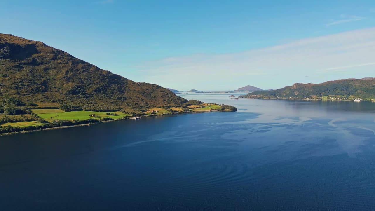 노르웨이 바닐벤 지방 자치체 에 있는 시프데포르덴 위 에 있는 공중