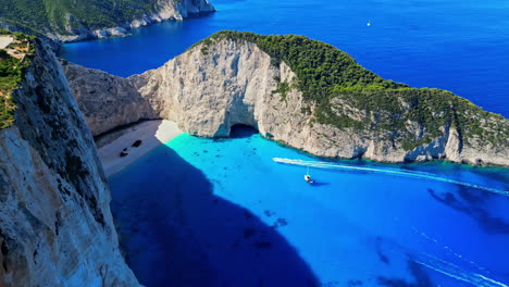 navagio naufragio playa zakynthos grecia agua azul isla griega aérea