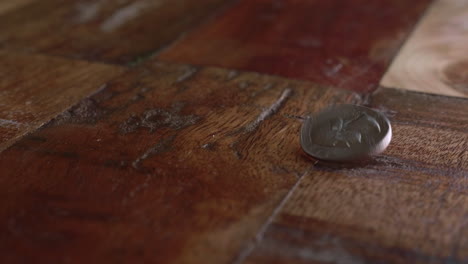 Coin-Spinning-On-Wooden-Floor---Copper-nickel-Clad-Copper-Washington-Quarter