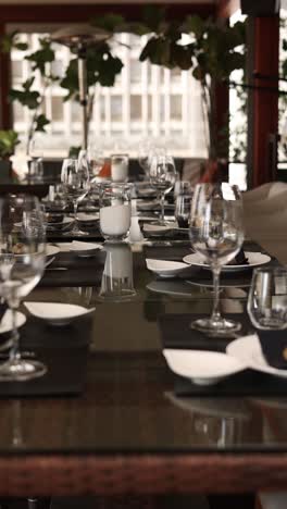 elegant restaurant table setting