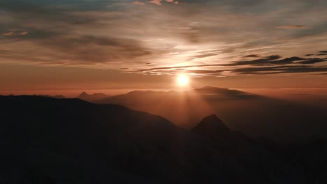 Hicimos-Este-Timelapse-Desde-El-Interior-De-Una-Cueva-En-Sierra-Nevada,-Granada,-España