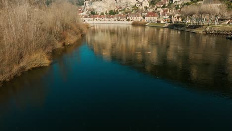 the dordogne river and the waterside village of la roque-gageac