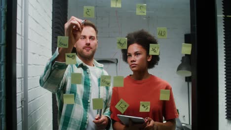 sesión de lluvia de ideas en equipo