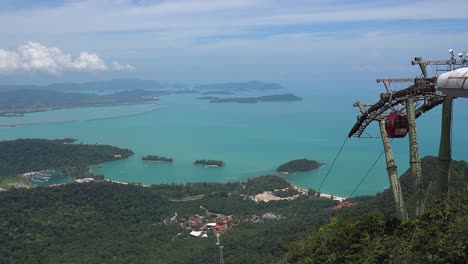 La-Góndola-Llega-A-La-Estación-Superior,-Teleférico-De-Langkawi-En-La-Isla-De-Malasia