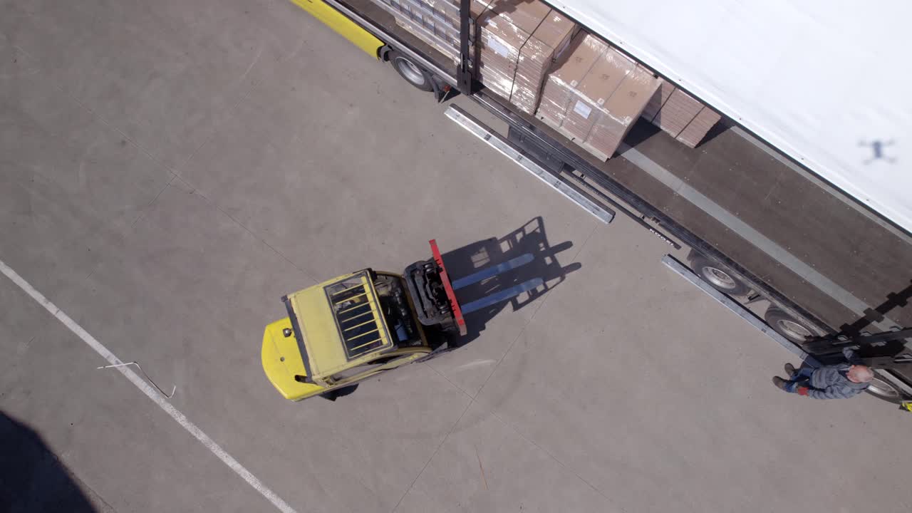 Forklift Loading Truck with Cargo