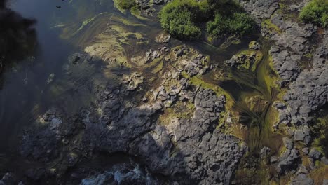 vista aérea de la parte superior de la cascada de haruru falls en nueva zelanda