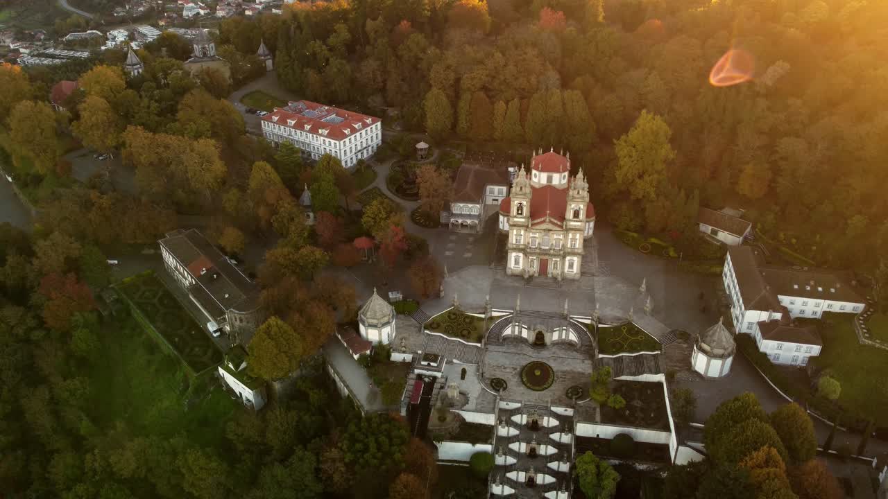 vista aérea de braga portugal monasterio catedral bon jesus straisway de purificación camino cristiano de la fe