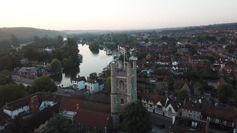 Espectacular-Foto-De-Dron-De-Henley-On-Thames-Al-Amanecer