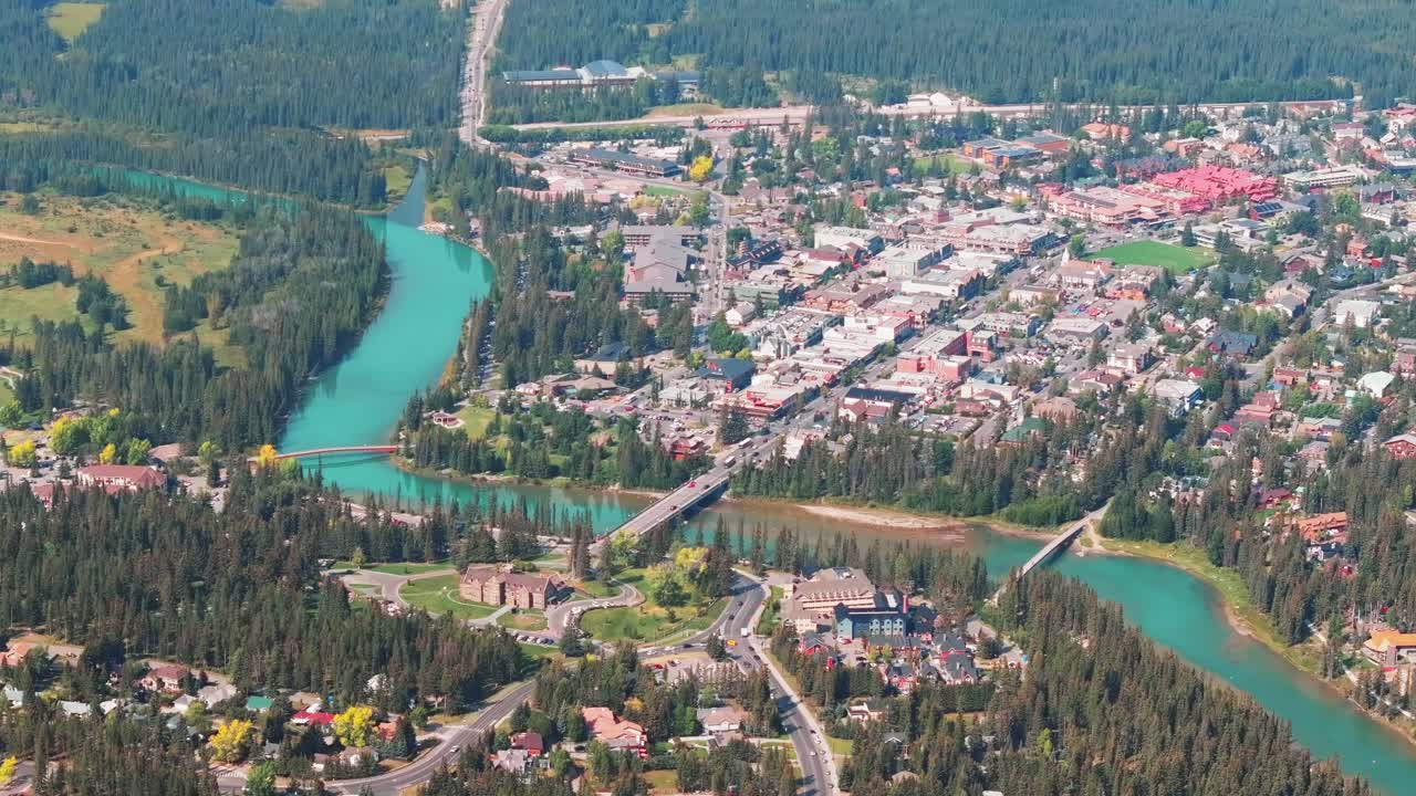 Vista aerea panoramica, Città di Banff, scatto mattutino. Parco Nazionale di Banff, Alberta, Canada