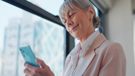 Thinking,-mature-woman-and-phone-in-office