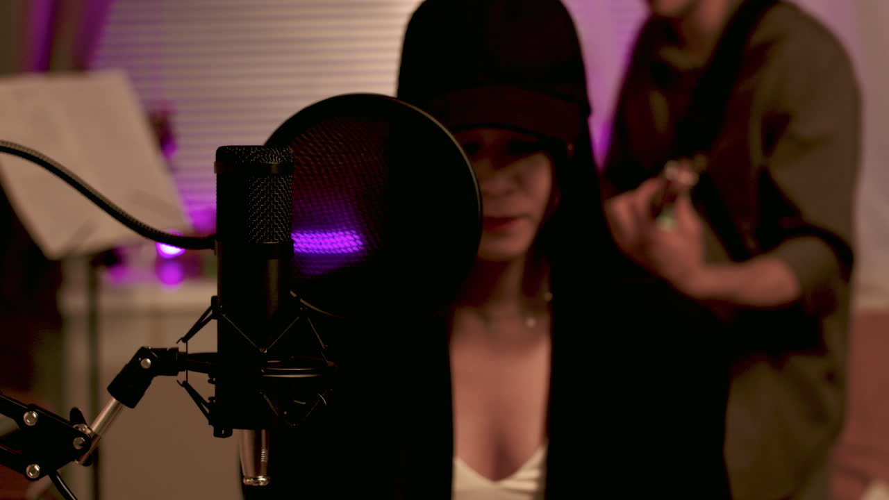 친구 들 이 함께 놀고 있다