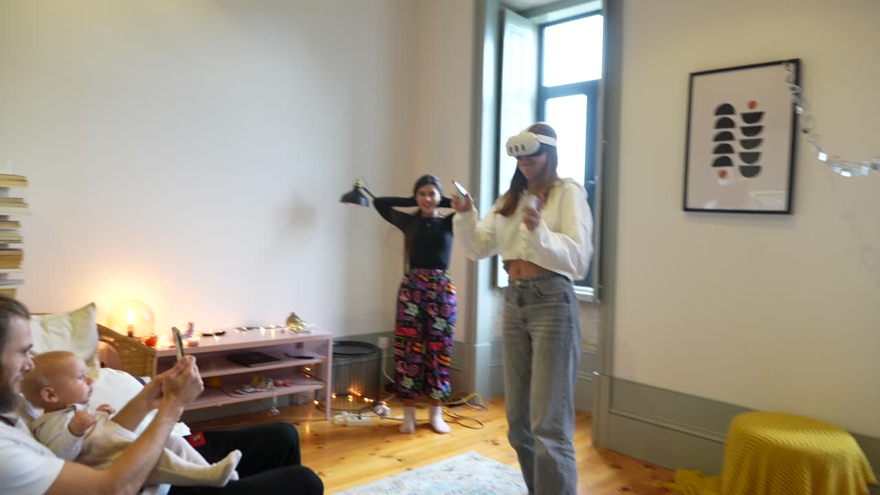 가족은 집에서 vr 경험을 즐기고 있습니다.