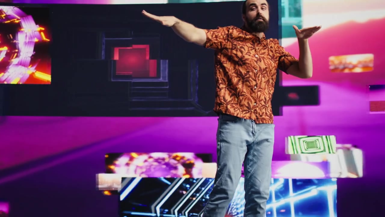 Influencer musical disfruta de una fiesta colorida bajo luces de neón