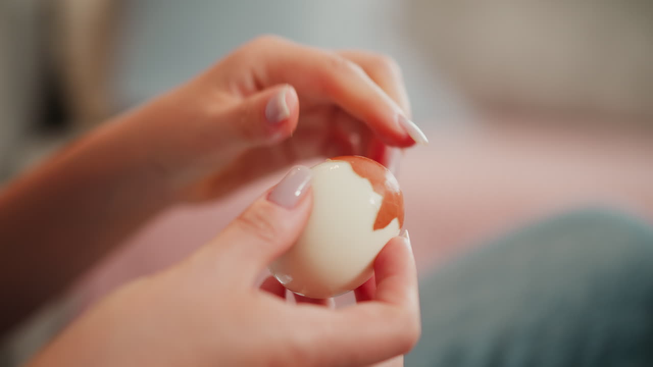 Peeling a Boiled Egg