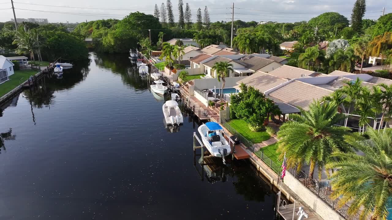 럭셔리 아파트 부동산 개인 강 접근