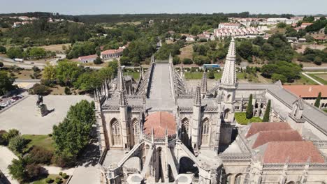 Extravagante-Arquitectura-Gótica-Del-Monasterio-De-Batalha,-Leiria,-Portugal