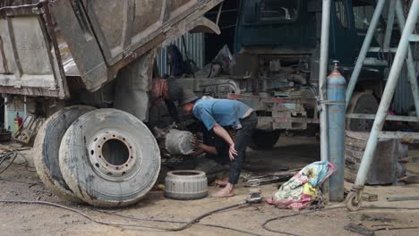 truck repair workshop