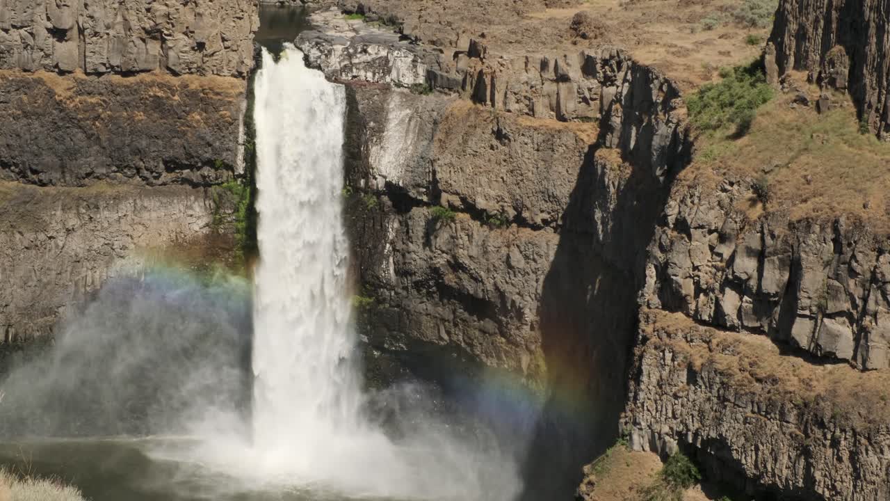 Washington's Palouse Waterfall forms vivid rainbow in mists at bottom