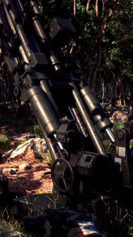 obús militar en el entorno forestal