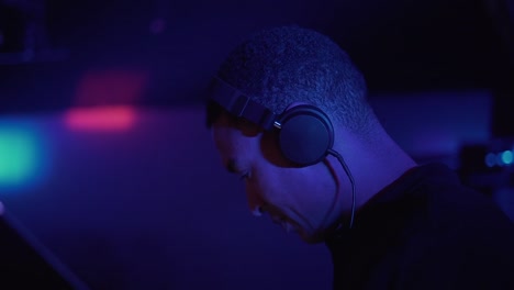 dj in a nightclub