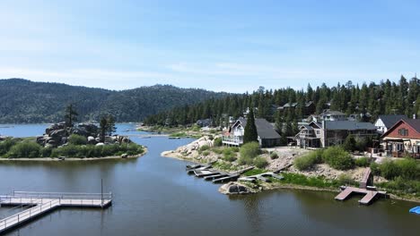 Aerial-Shot-of-Beautiful-Homes-Along-the-Lakeshore-in-Big-Bear-Lake-California