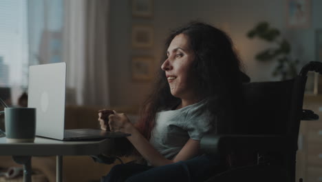 woman in wheelchair using laptop