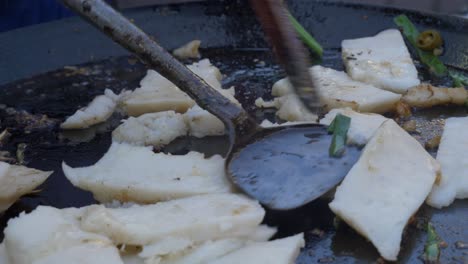 pan frito pastel de rábano comida callejera asiática