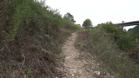 sendero para caminar en bosnia y herzegovina gimbal imágenes de stock