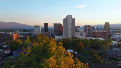 Toma-De-Revelación-Aérea-Desde-El-Centro-De-Salt-Lake-City