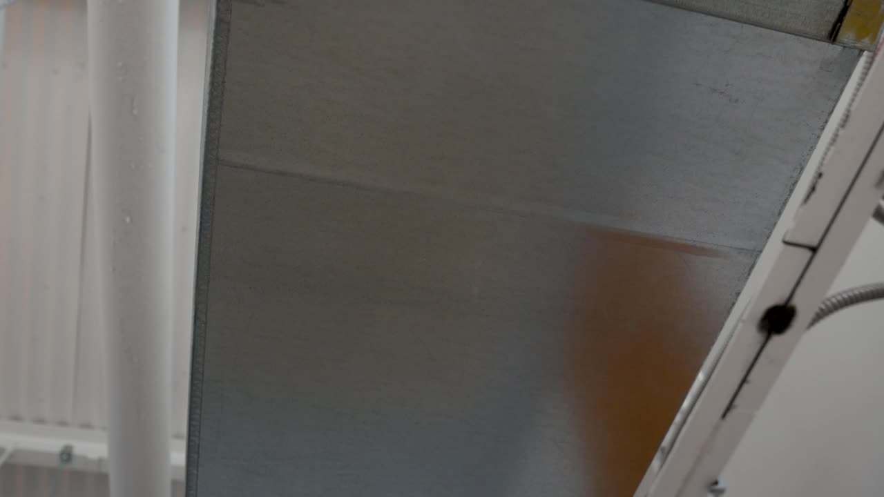 ventilación de aire de calefacción y refrigeración en un pozo de aire de acero