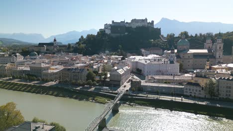 fortaleza de hoalhensburg - cinematográfico que establece el drone filmado en un hermoso día
