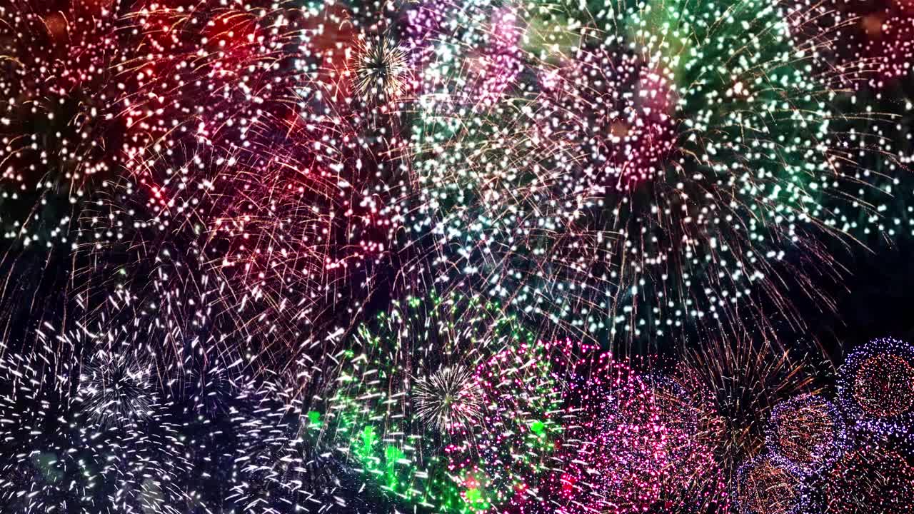 4K 실제 불꽃놀이 쇼 축하 다채로운 새해 불꽃놀이 축제 불꽃놀이