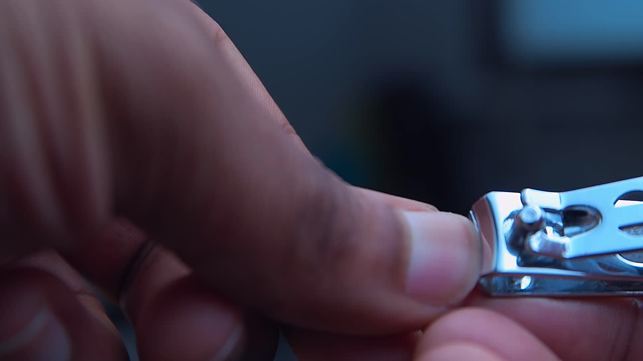 recortar y cortar las uñas de los dedos