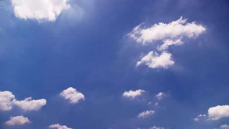 Hermoso-Cielo-Azul-Con-Fondo-De-Nubes,-Cielo-Azul-Con-Nubes-Y-Sol