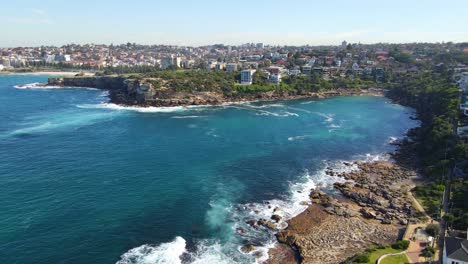 Blue-Beach-And-The-Rocky-Seashore-Of-Gordon's-Bay-In-Sydney,-Australia