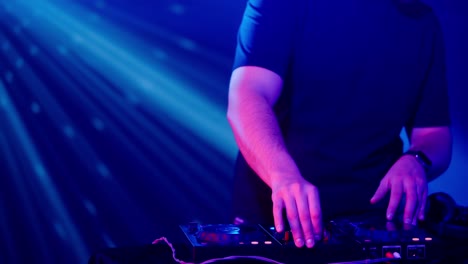 el rendimiento de dj