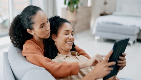 Lesbian,-couple-and-women-relax-on-couch