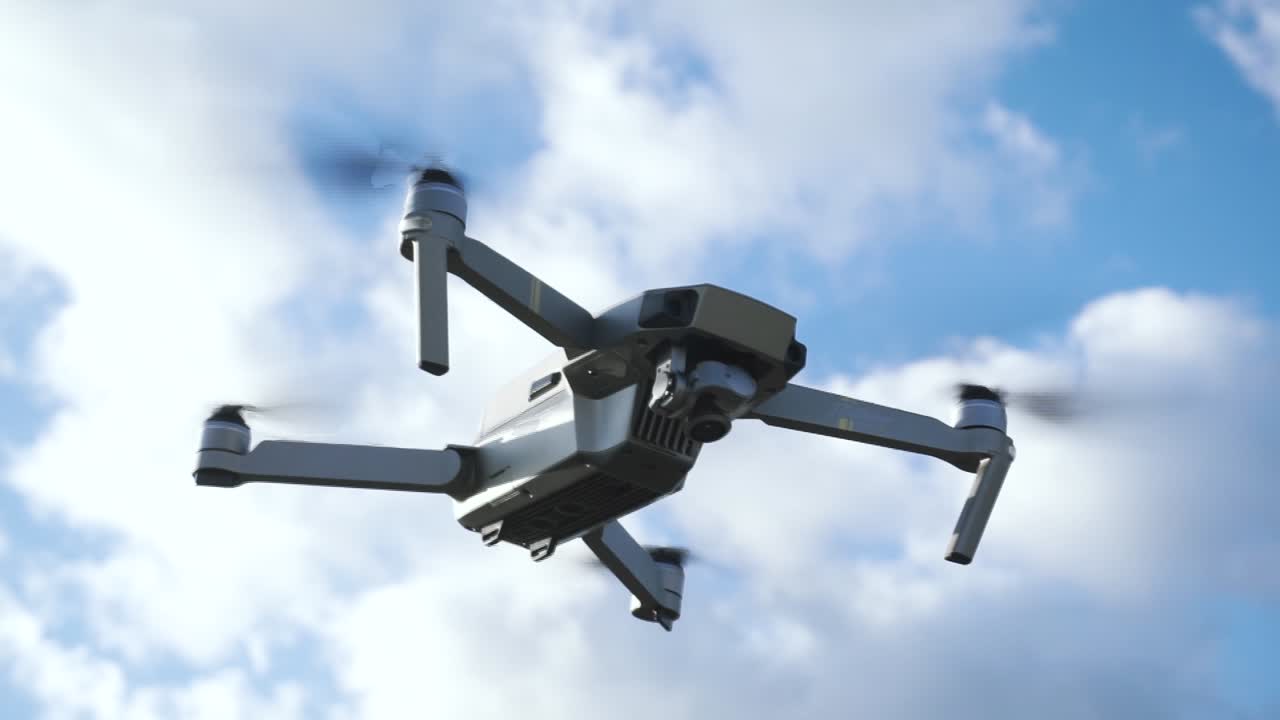 비행 중인 드론